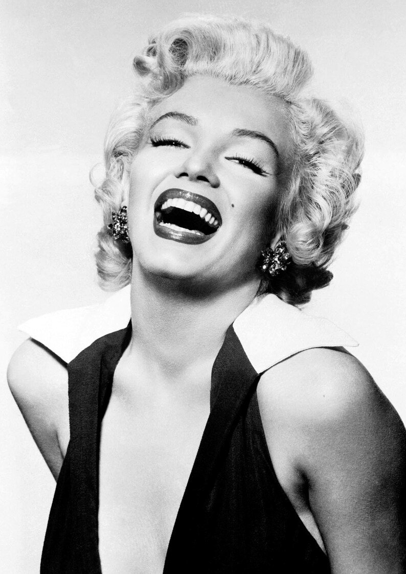Marilyn Monroe - Cross Stitch Pattern - PDF Counted Vintage Full Cross Stitches - 4 Sizes - Image 2