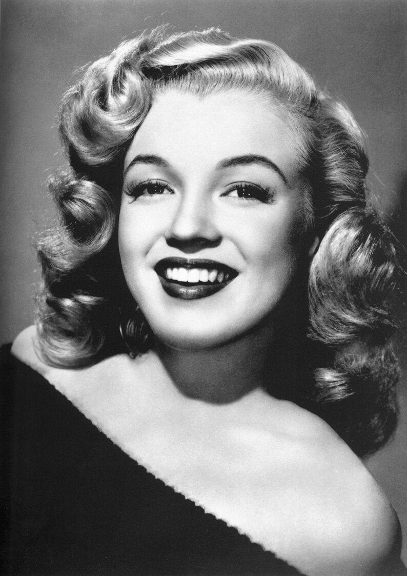 Marilyn Monroe - Cross Stitch Pattern - PDF Counted Vintage Full Cross Stitches - 4 Sizes - Image 2