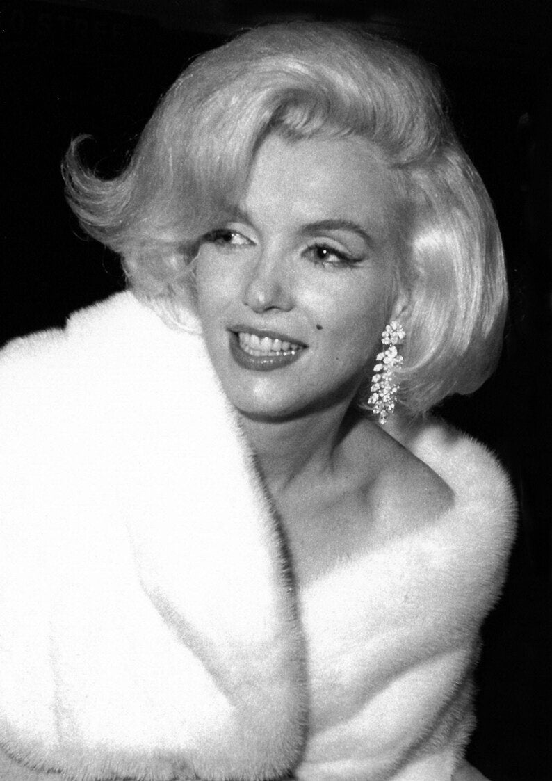 Marilyn Monroe - Cross Stitch Pattern - PDF Counted Vintage Full Cross Stitches - 4 Sizes - Image 2