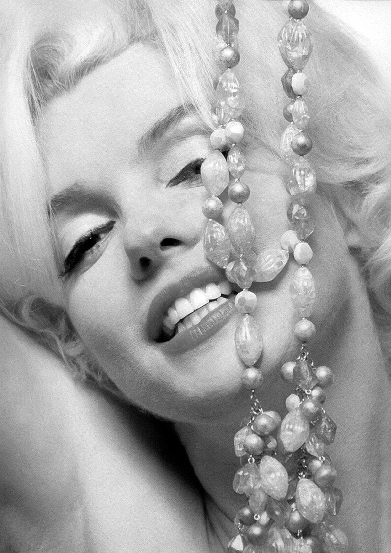 Marilyn Monroe - Cross Stitch Pattern - PDF Counted Vintage Full Cross Stitches - 4 Sizes - Image 2