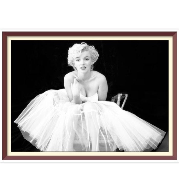 Marilyn Monroe - Cross Stitch Pattern - PDF Counted Vintage Full Cross Stitches - 4 Sizes