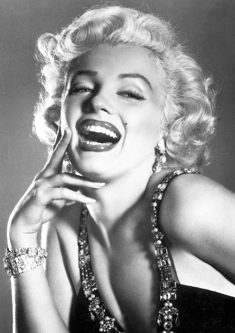 Marilyn Monroe - Cross Stitch Pattern - PDF Counted Vintage Full Cross Stitches - 4 Sizes - Image 2