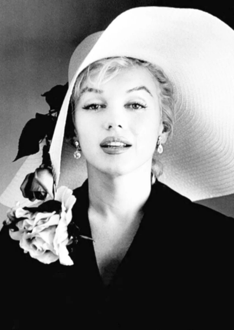 Marilyn Monroe - Cross Stitch Pattern - PDF Counted Vintage Full Cross Stitches - 4 Sizes - Image 2