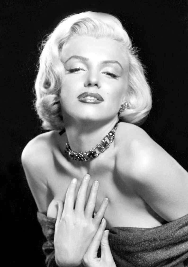 Marilyn Monroe - Cross Stitch Pattern - PDF Counted Vintage Full Cross Stitches - 4 Sizes - Image 2