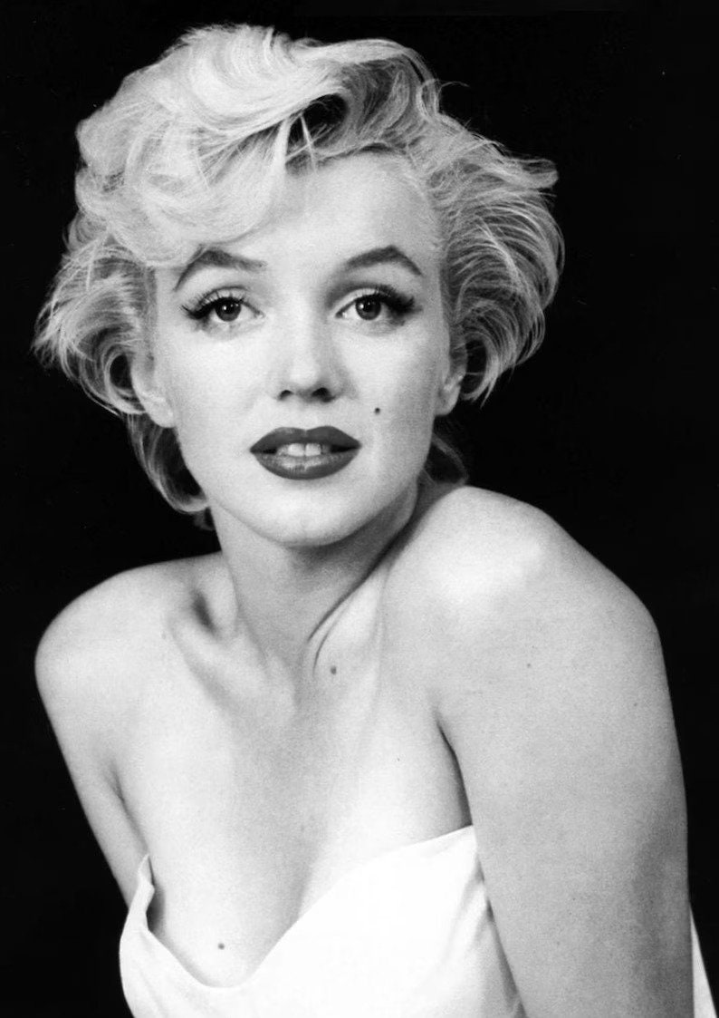 Marilyn Monroe - Cross Stitch Pattern - PDF Counted Vintage Full Cross Stitches - 4 Sizes - Image 2