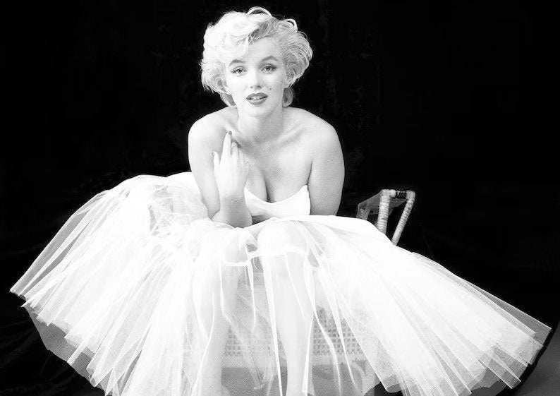Marilyn Monroe - Cross Stitch Pattern - PDF Counted Vintage Full Cross Stitches - 4 Sizes - Image 2